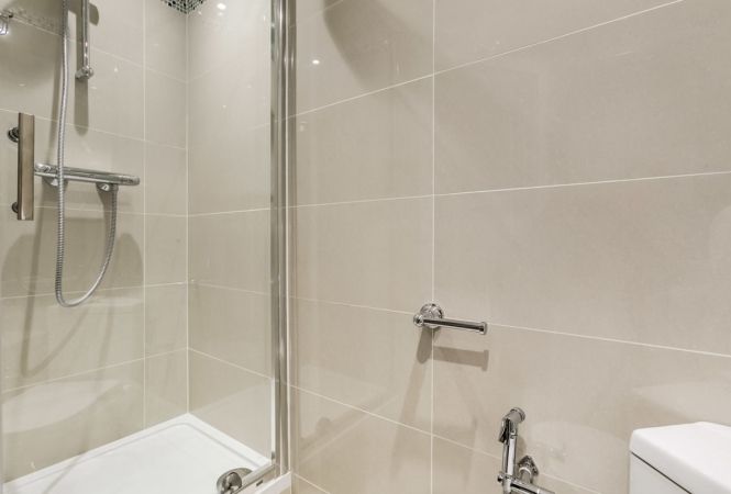 Nell-Gwynn-House-replacement-bathroom-532-1280x800.jpg